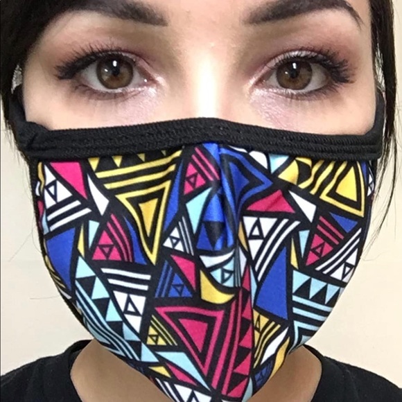 Geometry Triangle Patterned Face Mask - Picture 8 of 9